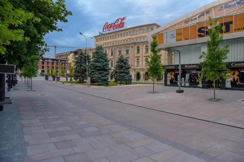 Hotel Room City Square With Great View No Parking Skopje Exteriör bild